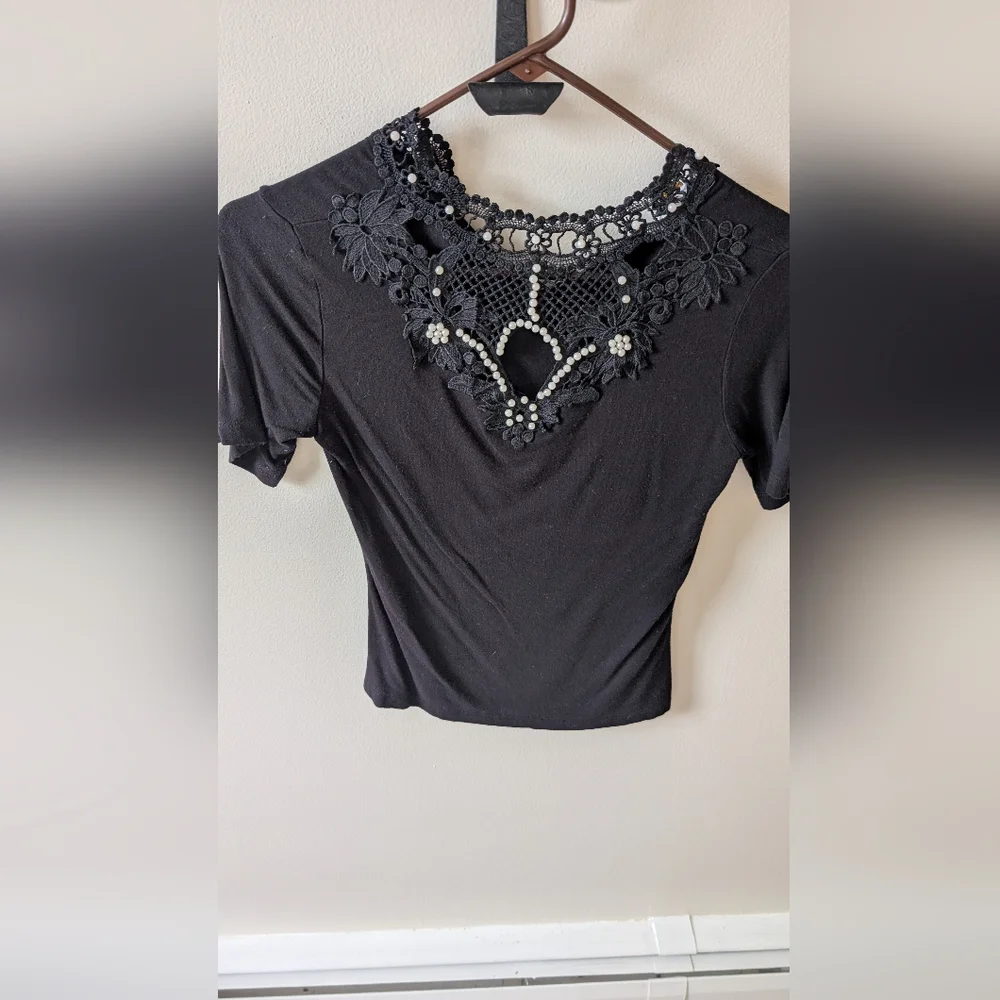 Top Chic pearl and lace embellished black short sleeve party top. Size Large - Picture 12 of 12